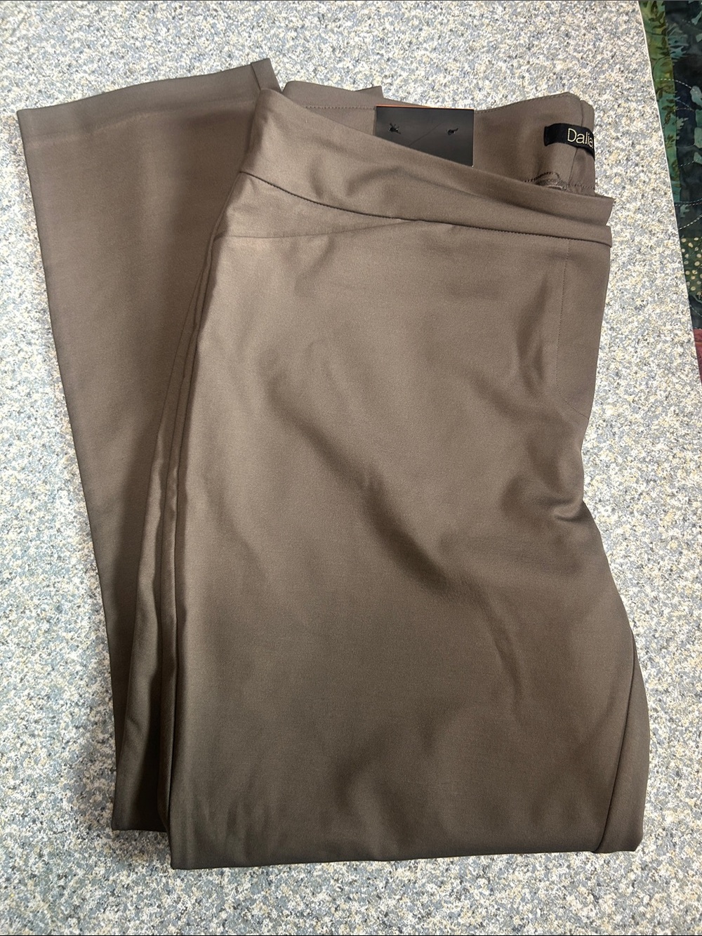 Dalila Straight-Leg Women’s Pants in Brown